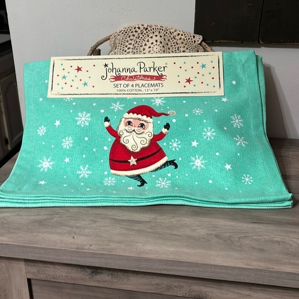 NWT JOHANNA PARKER SANTA RETRO FABRIC PLACEMATS WITH SNOWFLAKES